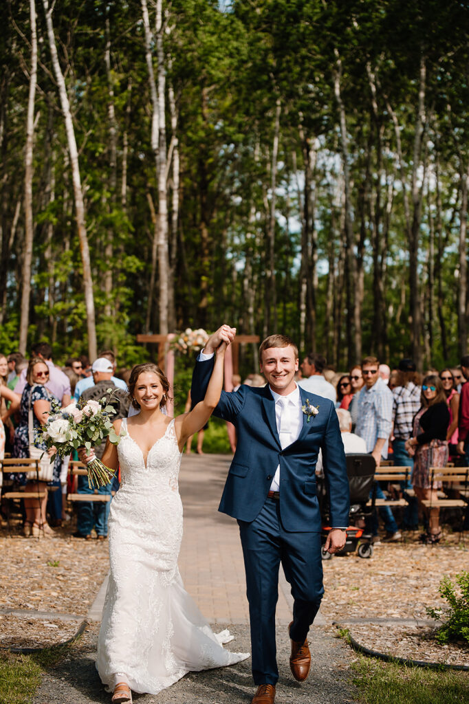 bride and groom Minnesota wedding ceremony