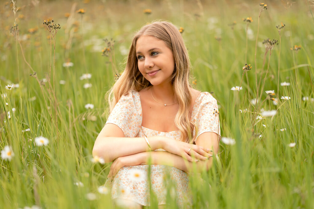 minnesota senior photos in a lush field