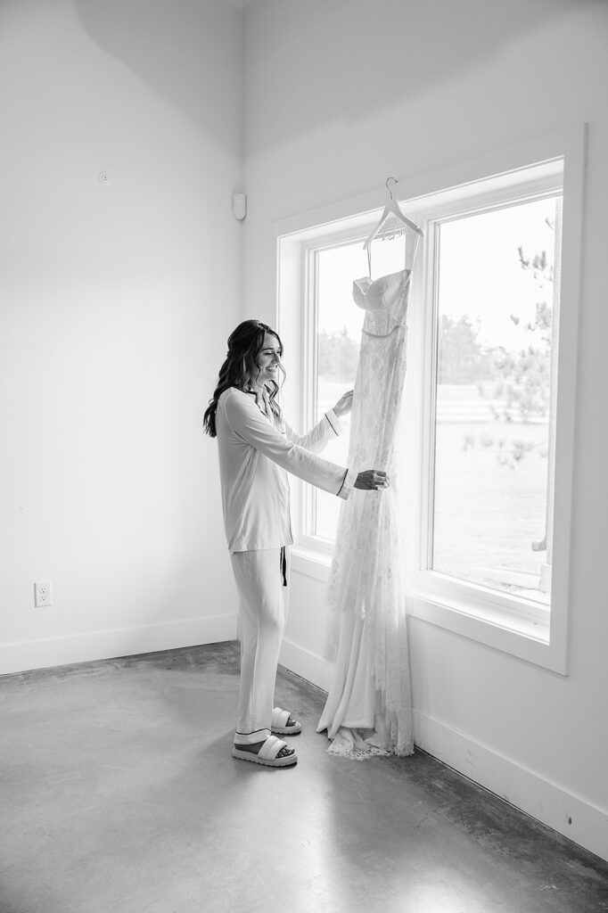 bride getting ready photos in a cozy, elegant space in bluebelle event venue
