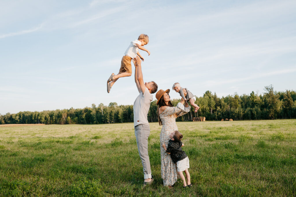 mom and dad playing with their kids during their family photography session in minnesota