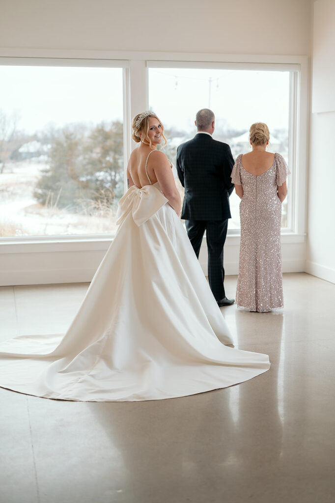 bride and parents first look