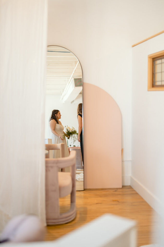 bride getting ready photos at the neu neu wedding venue