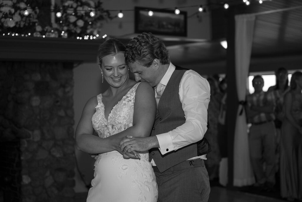 candid moments from wedding reception at the bemidji country club