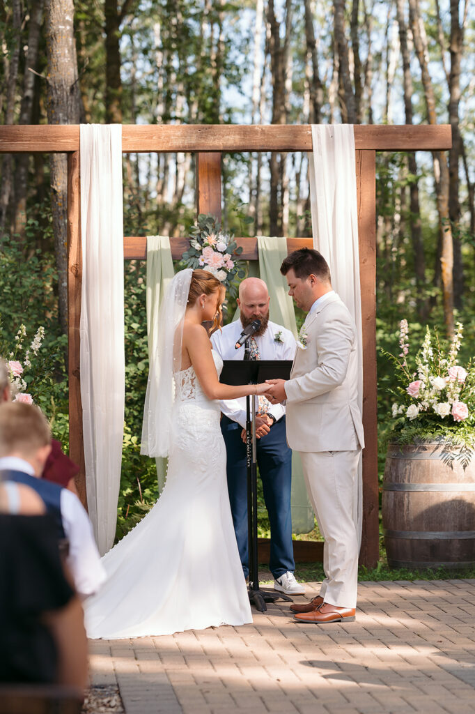 outdoor wedding ceremony at the bluebelle event venue