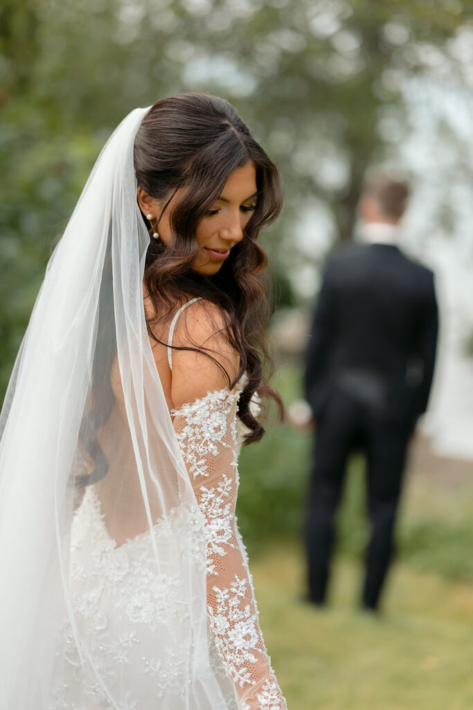 bride and dad first look