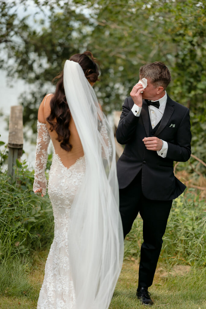 bride and dad first look