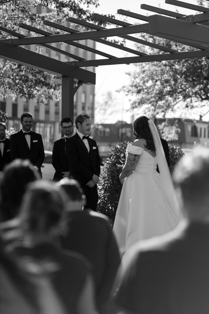 outdoor courthouse wedding ceremony at Beltrami County Courthouse