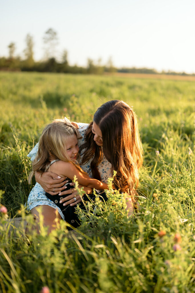 mom hugging her little girl