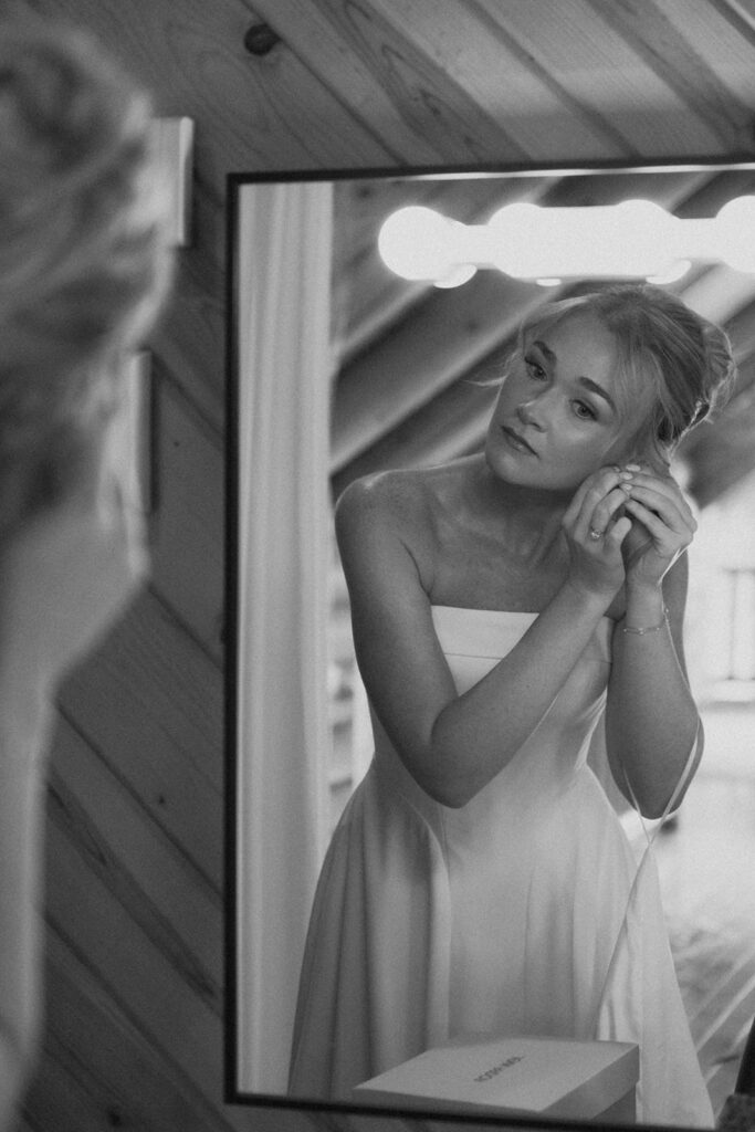 bride getting ready at the bridal suite at northern oaks events venue